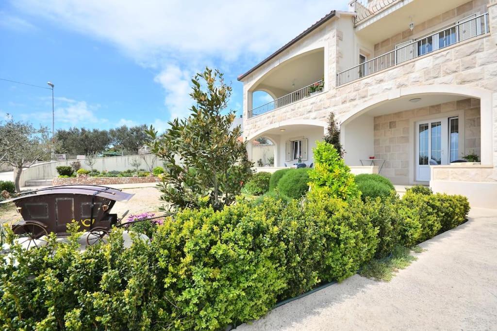 Apartments Regina Μπολ Εξωτερικό φωτογραφία